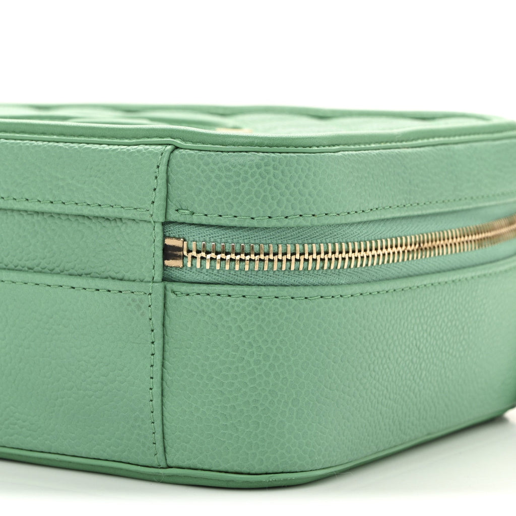 Caviar Quilted Medium CC Filigree Vanity Case Green