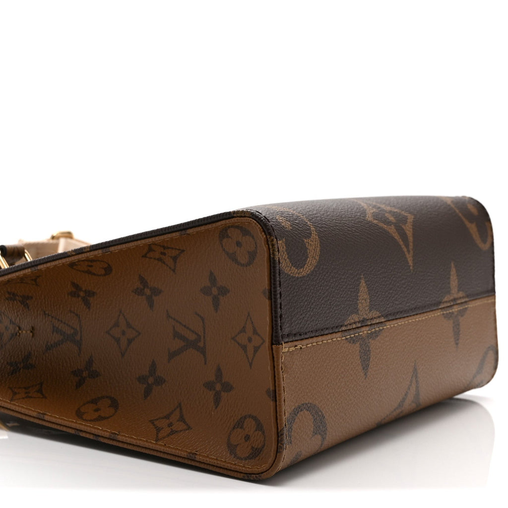 Reverse Monogram Giant Onthego PM