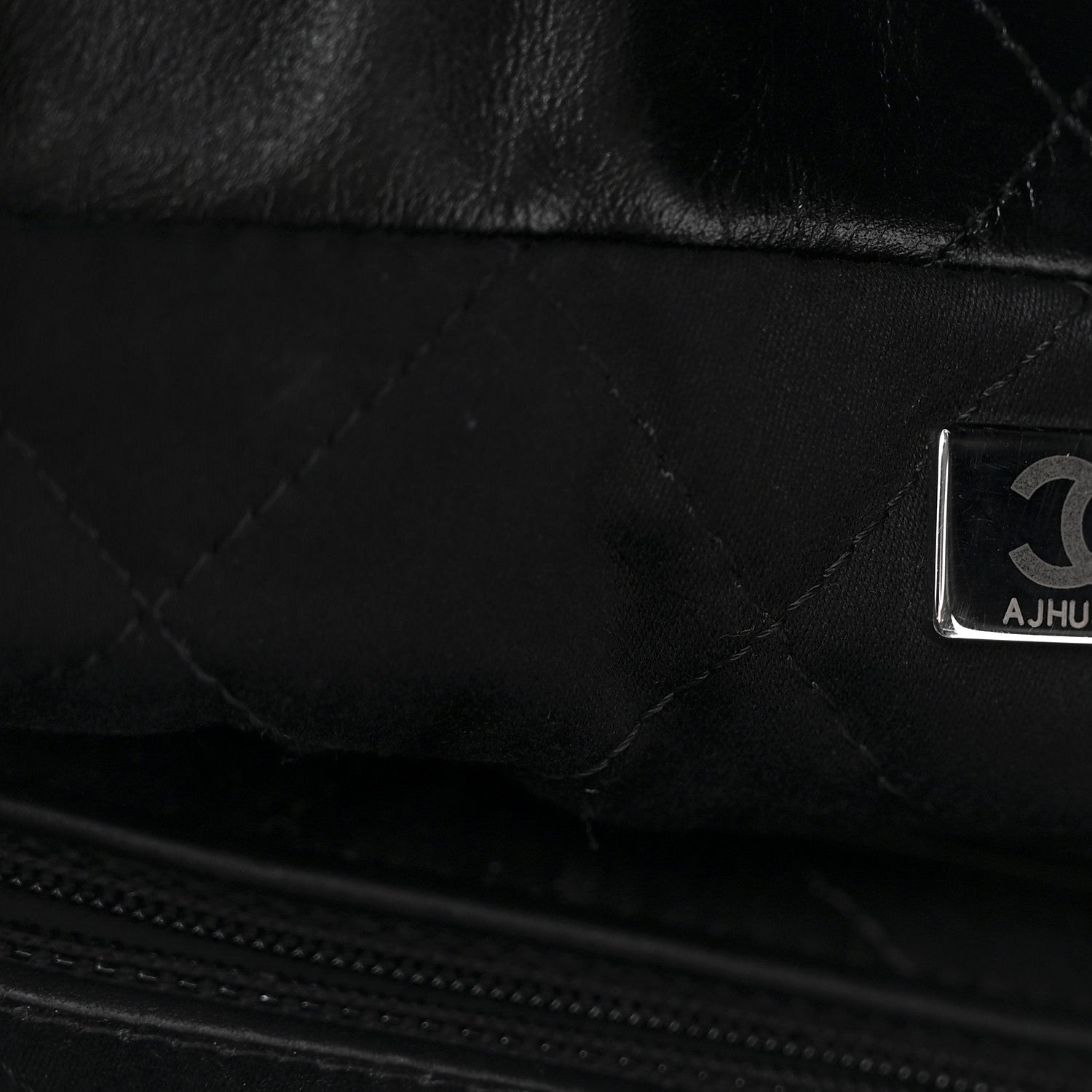 Shiny Calfskin Quilted Chanel 22 Black
