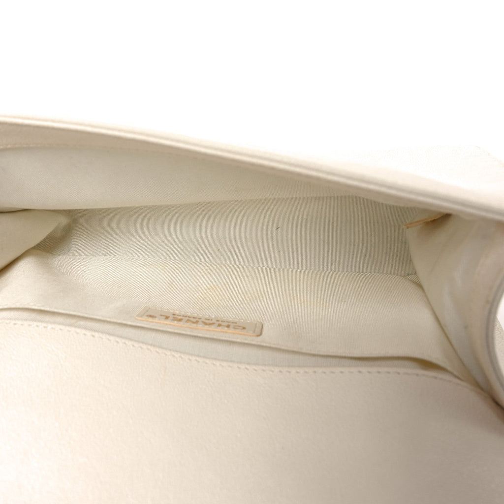 Caviar Quilted Medium Boy Flap White