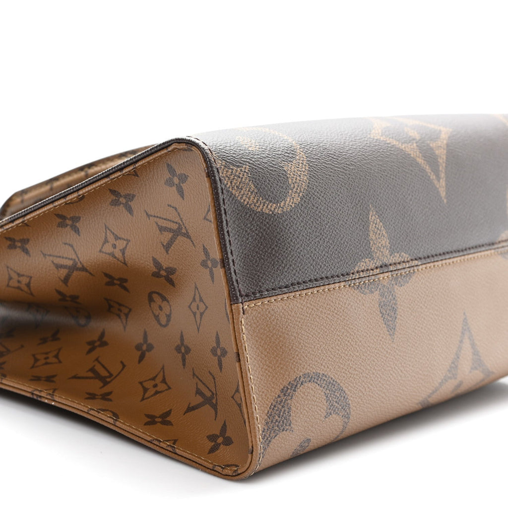 Reverse Monogram Giant Onthego MM