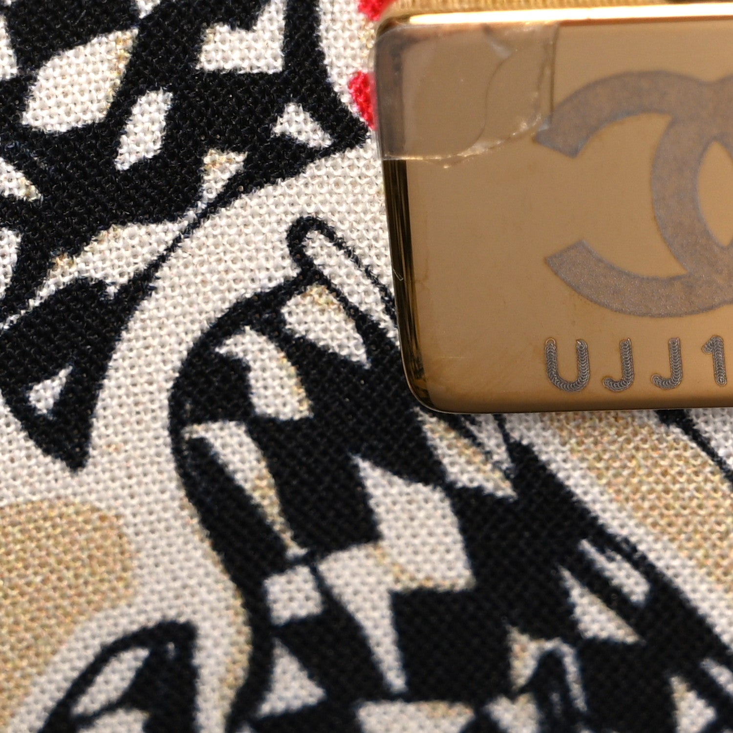 Caviar Quilted Striated CC Wallet On Chain WOC Black