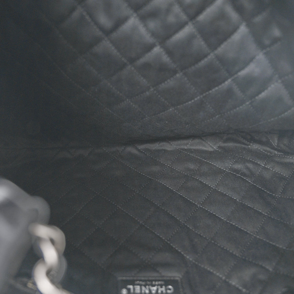 Shiny Calfskin Quilted Chanel 22 Black