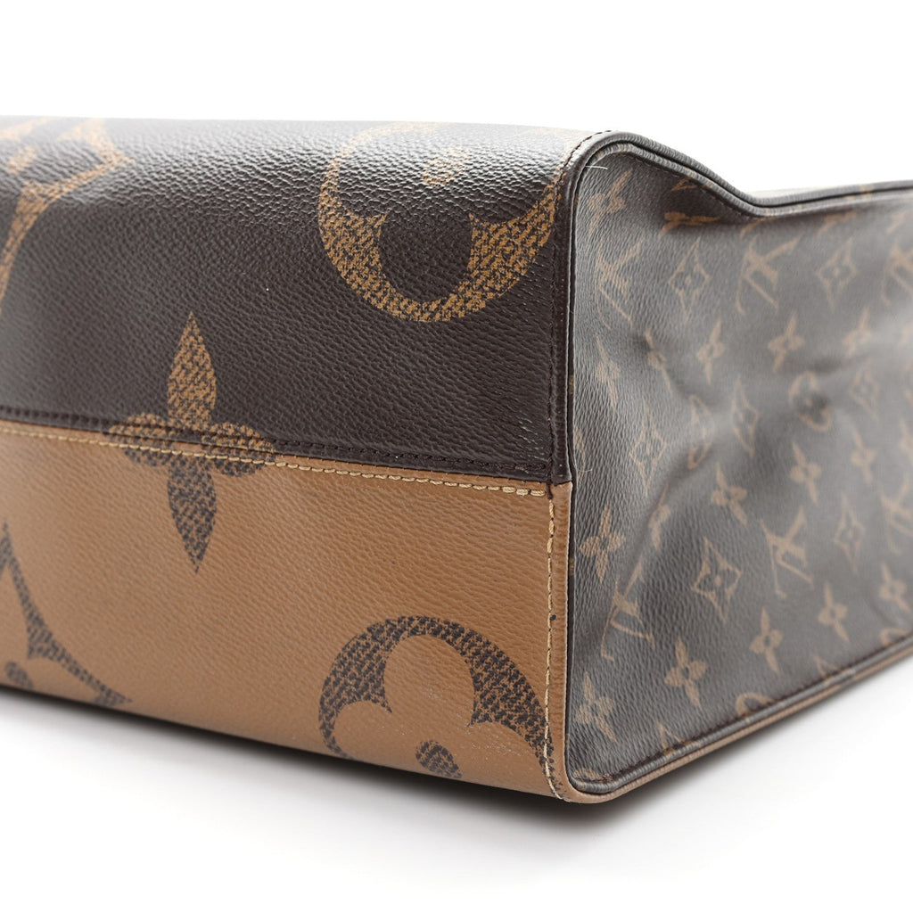 Reverse Monogram Giant Onthego MM
