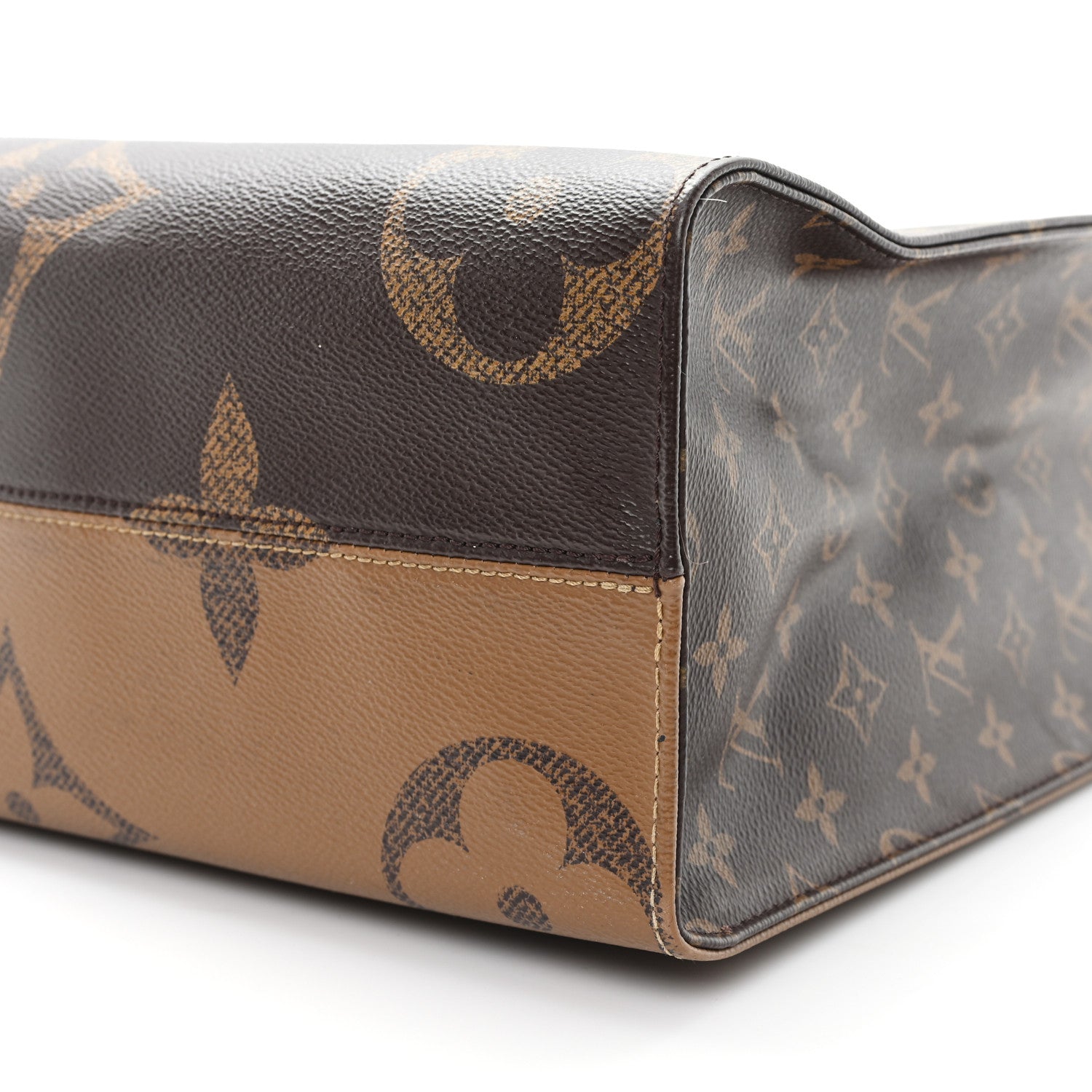 Reverse Monogram Giant Onthego MM