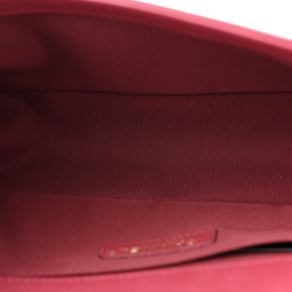 Caviar Quilted Medium Boy Flap Red