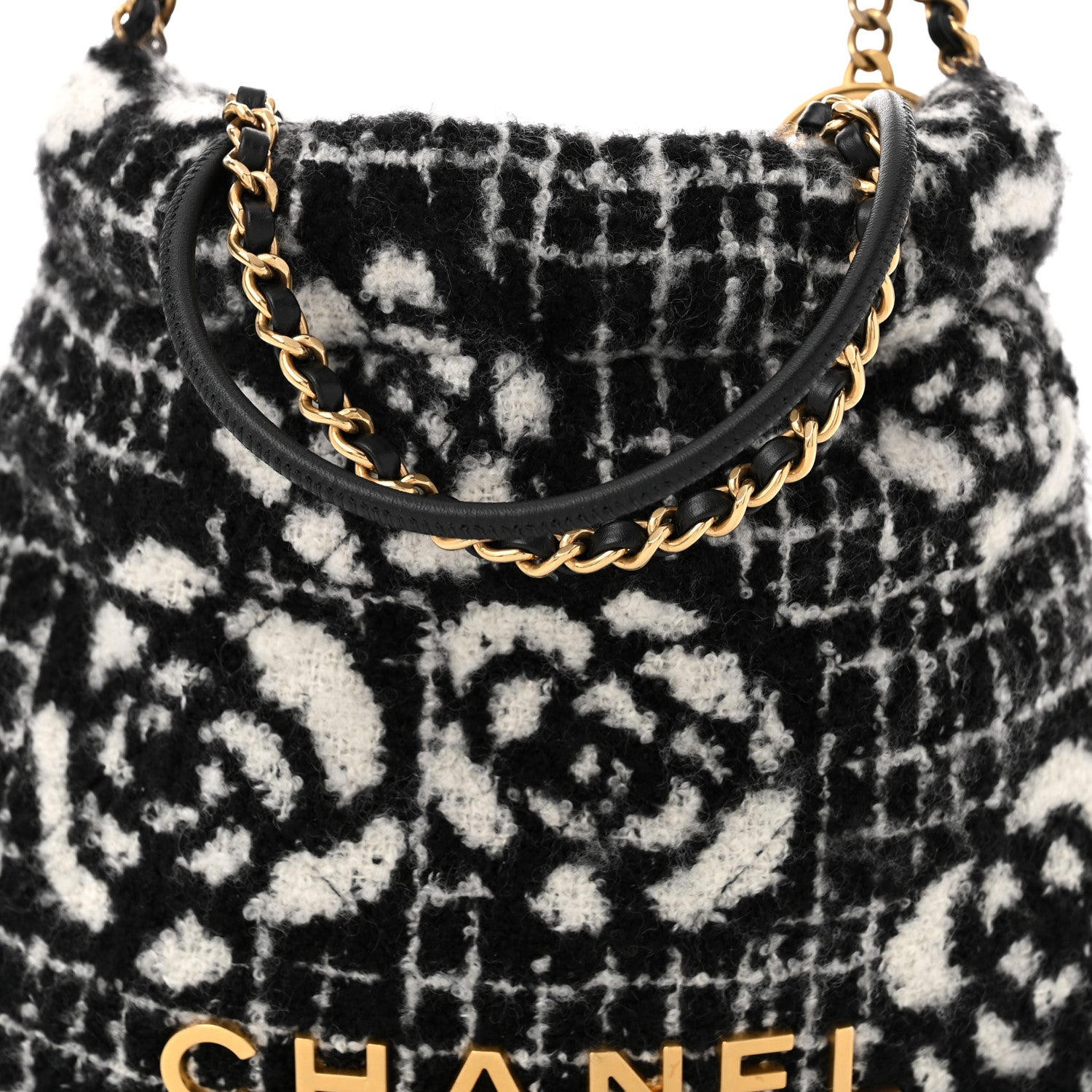 Cashmere Mini Chanel 22 Black White