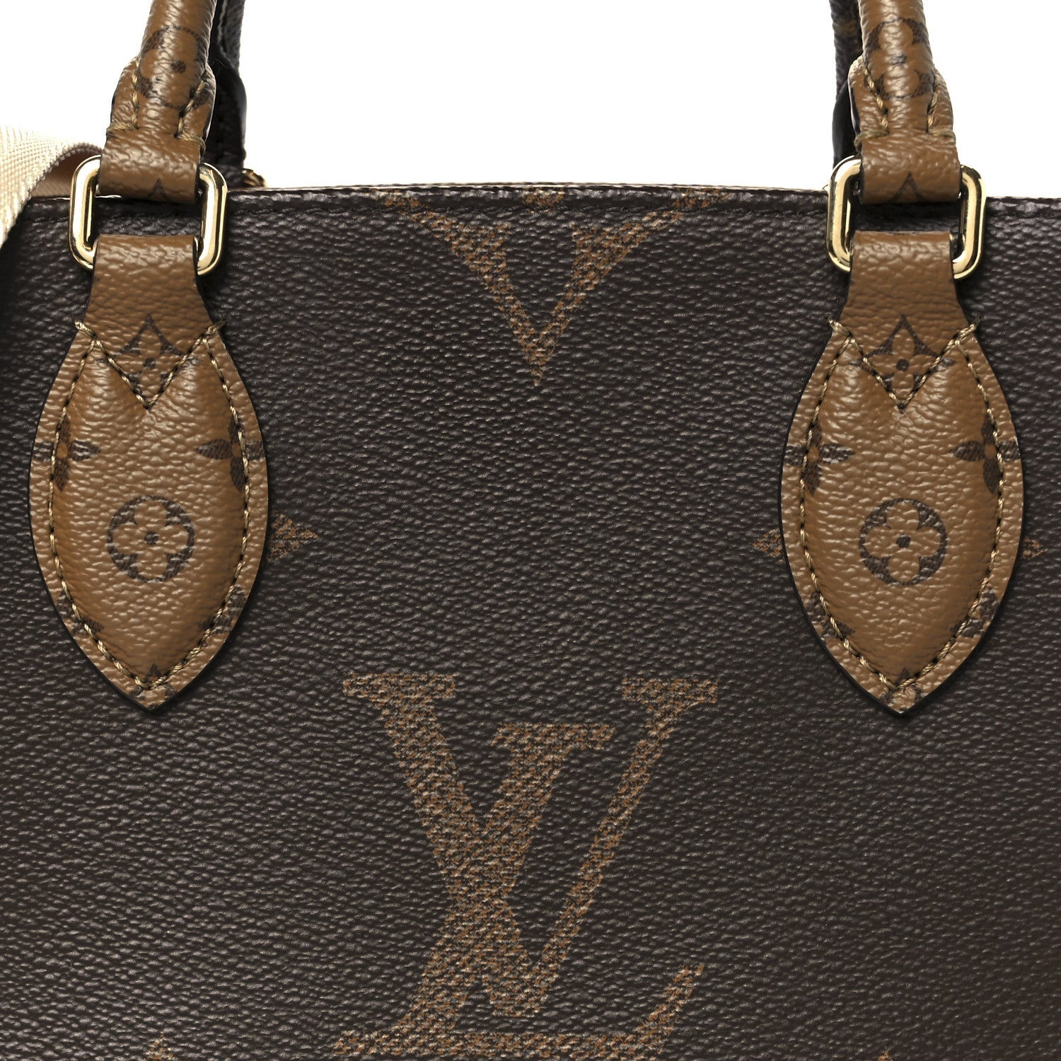 Reverse Monogram Giant Onthego PM