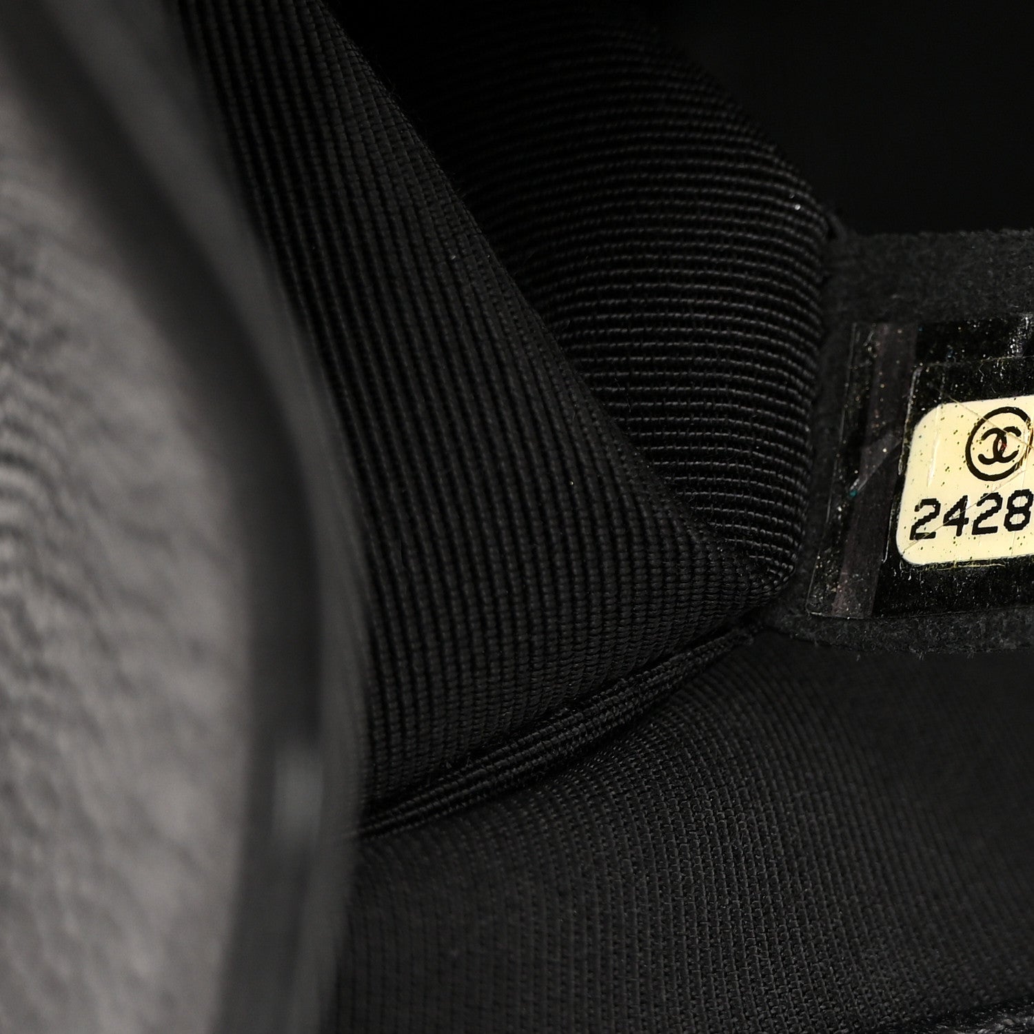 Caviar Quilted Medium Boy Flap Black