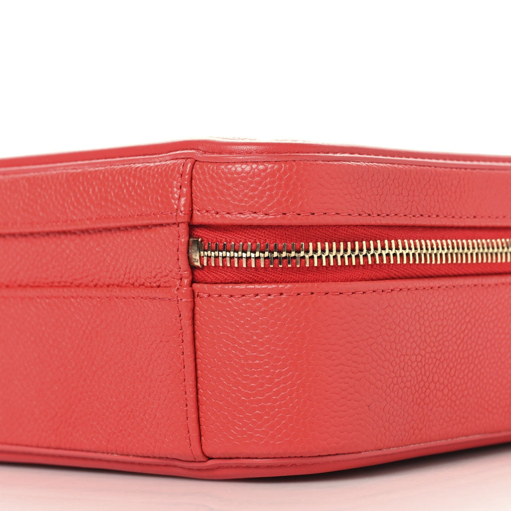 Caviar Quilted Medium CC Filigree Vanity Case Red