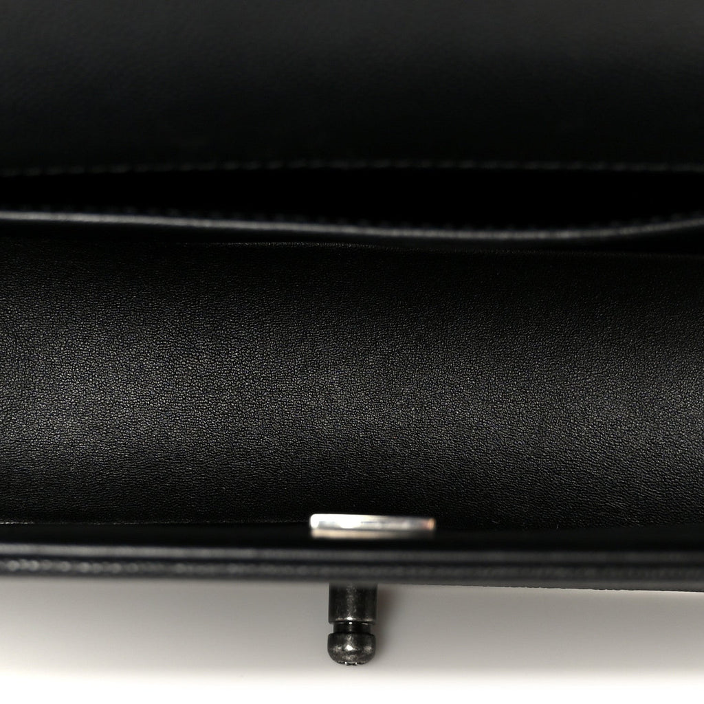 Caviar Quilted Medium Boy Flap Black