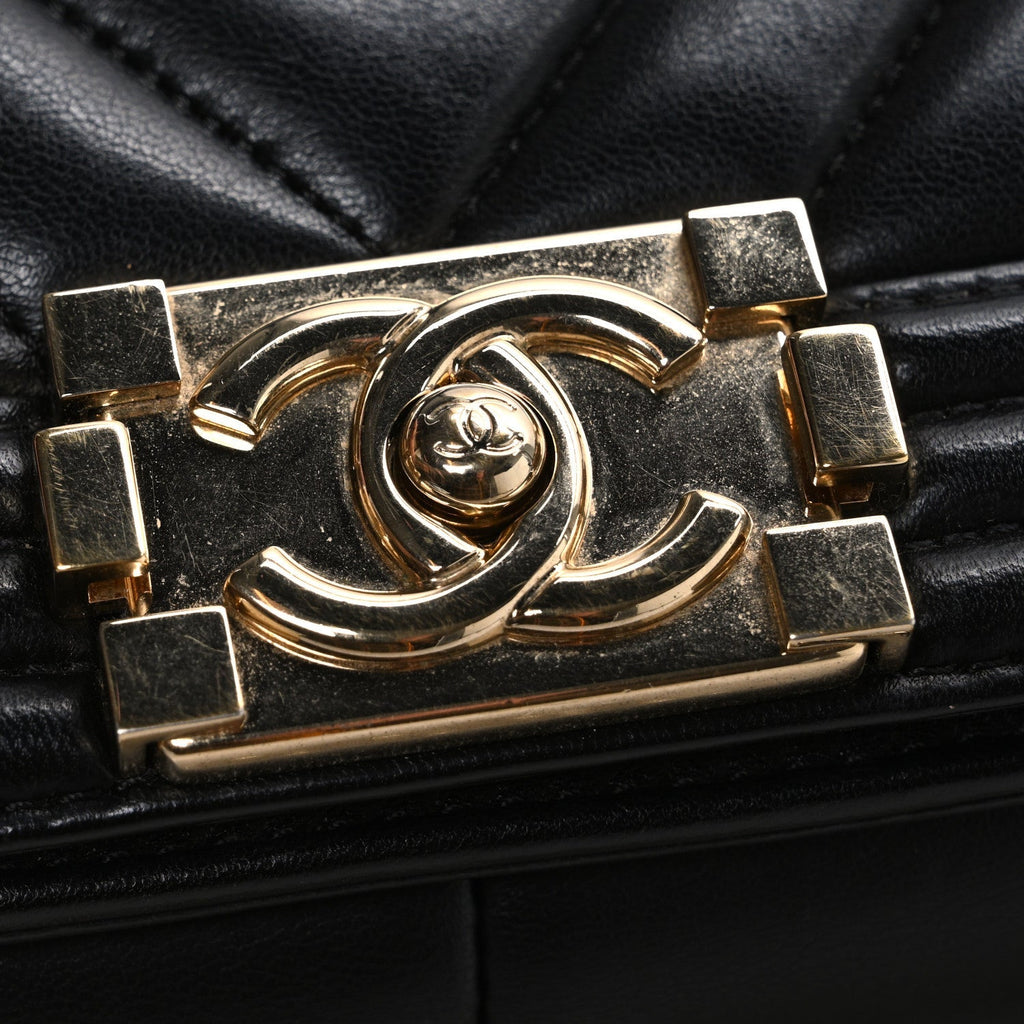 Calfskin Chevron Quilted Medium Boy Flap Black