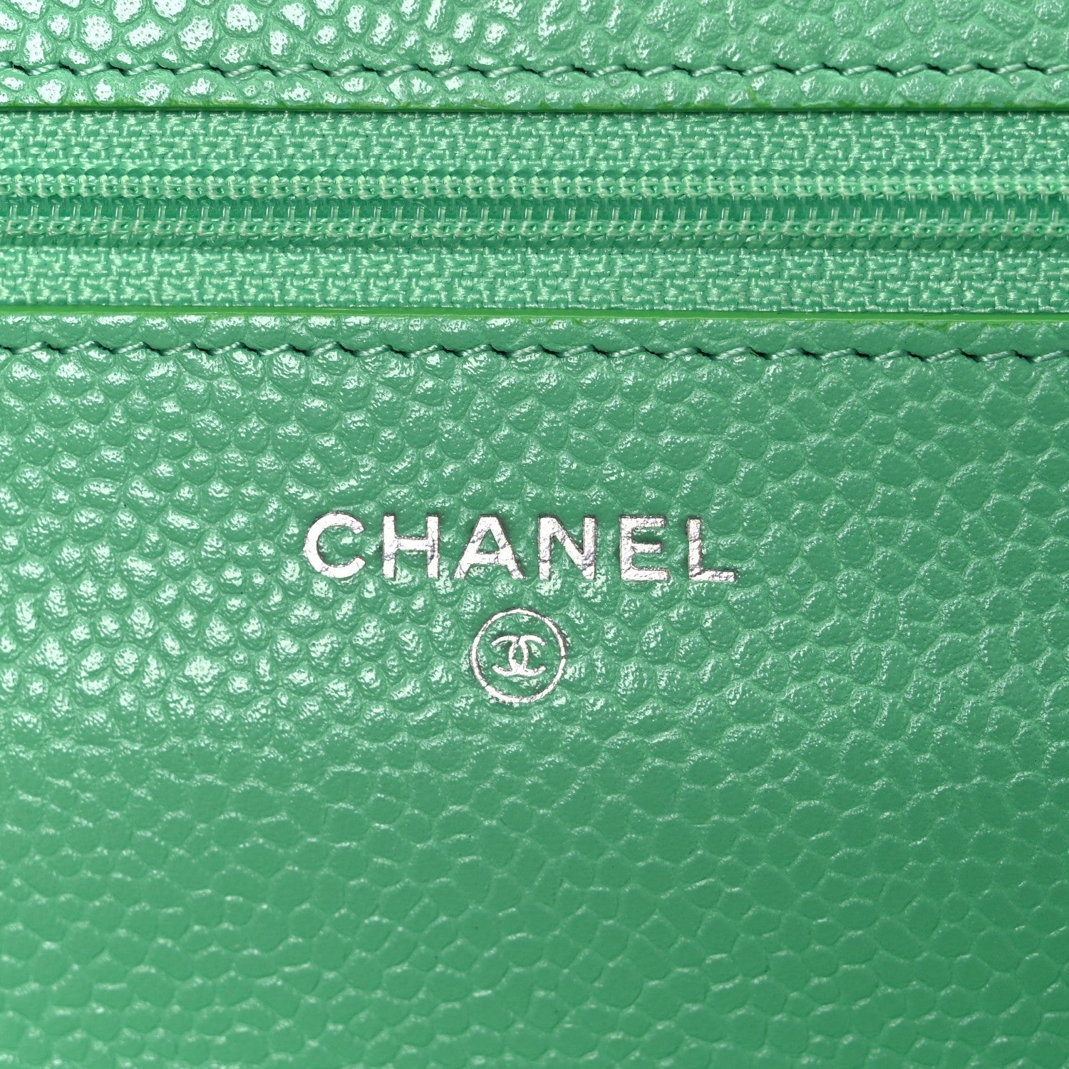 Caviar Chevron Quilted Wallet On Chain WOC Green