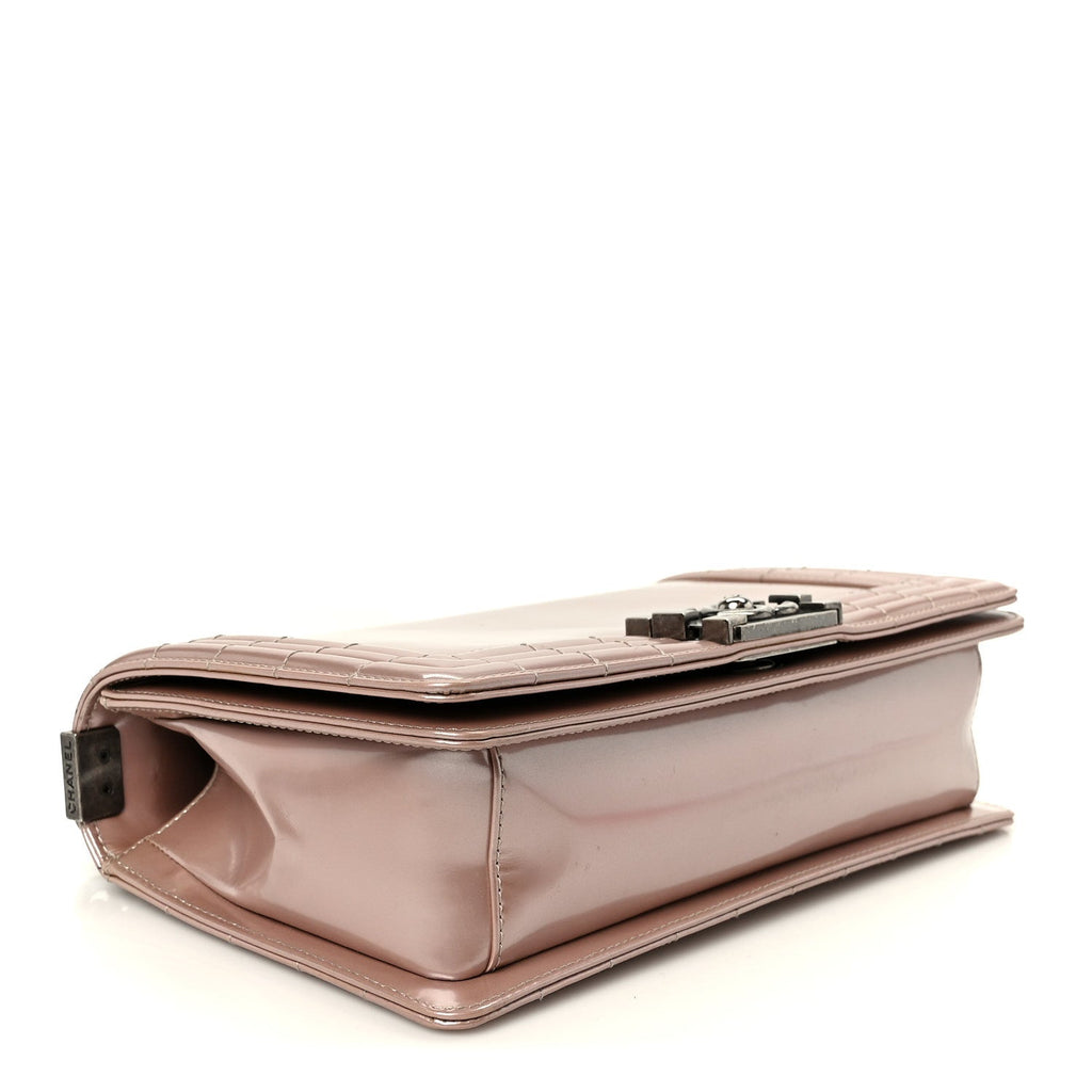 Iridescent Glazed Calfskin Medium Boy Flap Light Pink