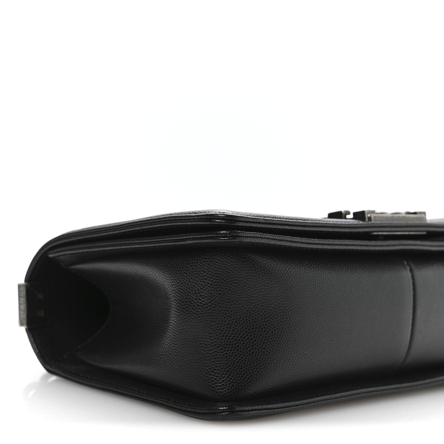 Caviar Quilted Medium Boy Flap Black
