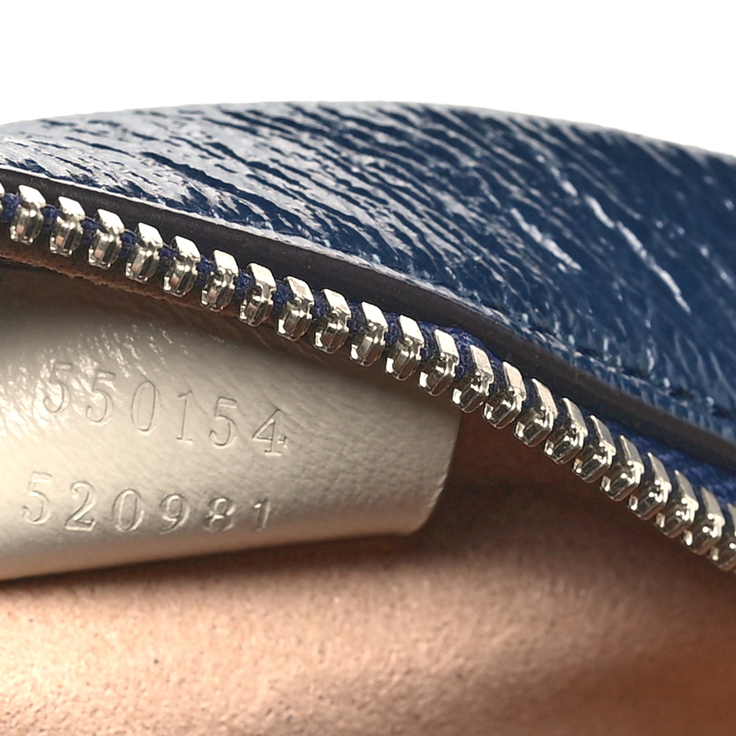 Azalea Calfskin Matelasse Diagonal Mini Torchon GG Marmont Round Shoulder Bag Blue Agata Mystic White