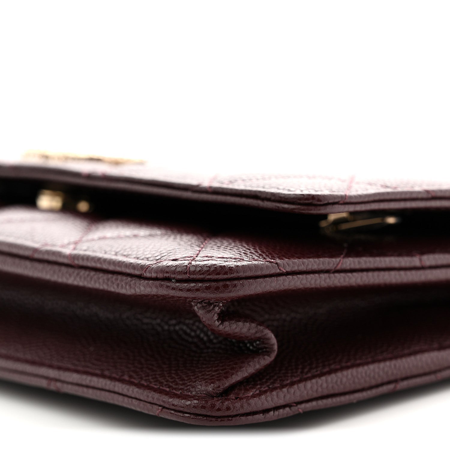 Shiny Caviar Quilted Strass Wallet On Chain WOC Bordeaux