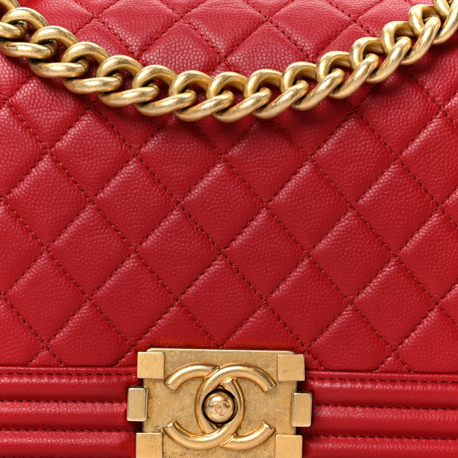 Caviar Quilted Medium Boy Flap Red