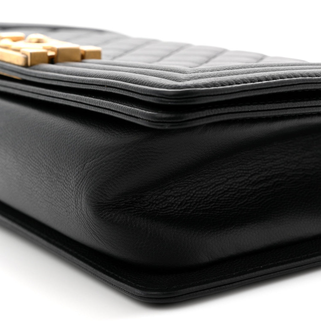 Caviar Quilted Medium Boy Flap Black