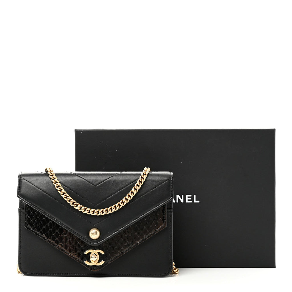 Calfskin Elaphe Double Chevron Mini Wallet On Chain WOC Black
