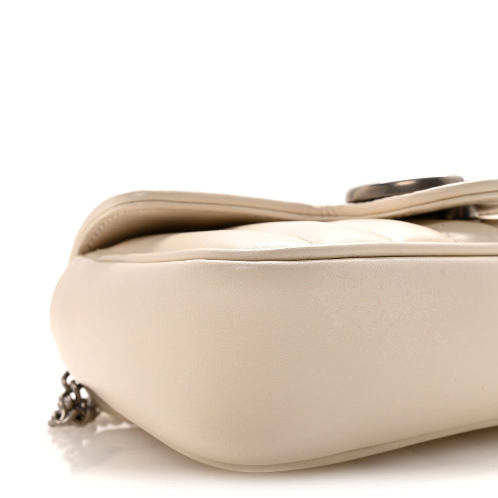 Calfskin Matelasse Aria Super Mini GG Marmont Shoulder Bag Mystic White