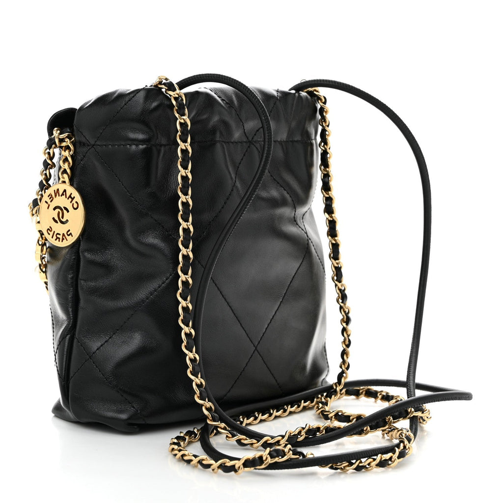 Shiny Calfskin Quilted Pearl CC Chain Mini Chanel 22 Black
