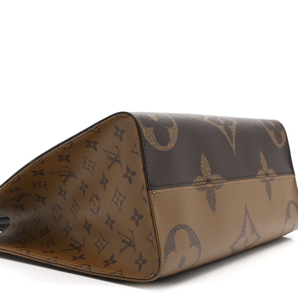 Reverse Monogram Giant Onthego MM