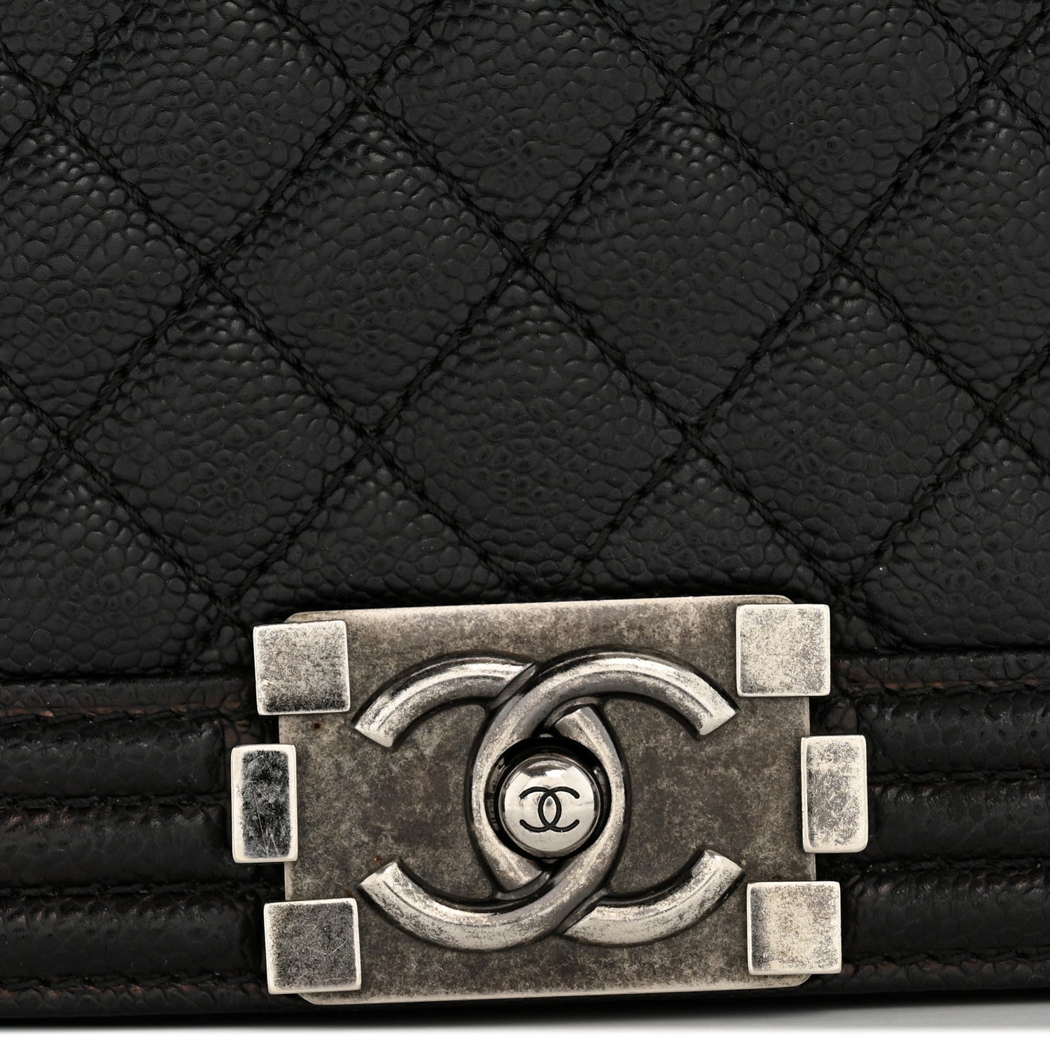 Caviar Quilted Medium Boy Flap Black