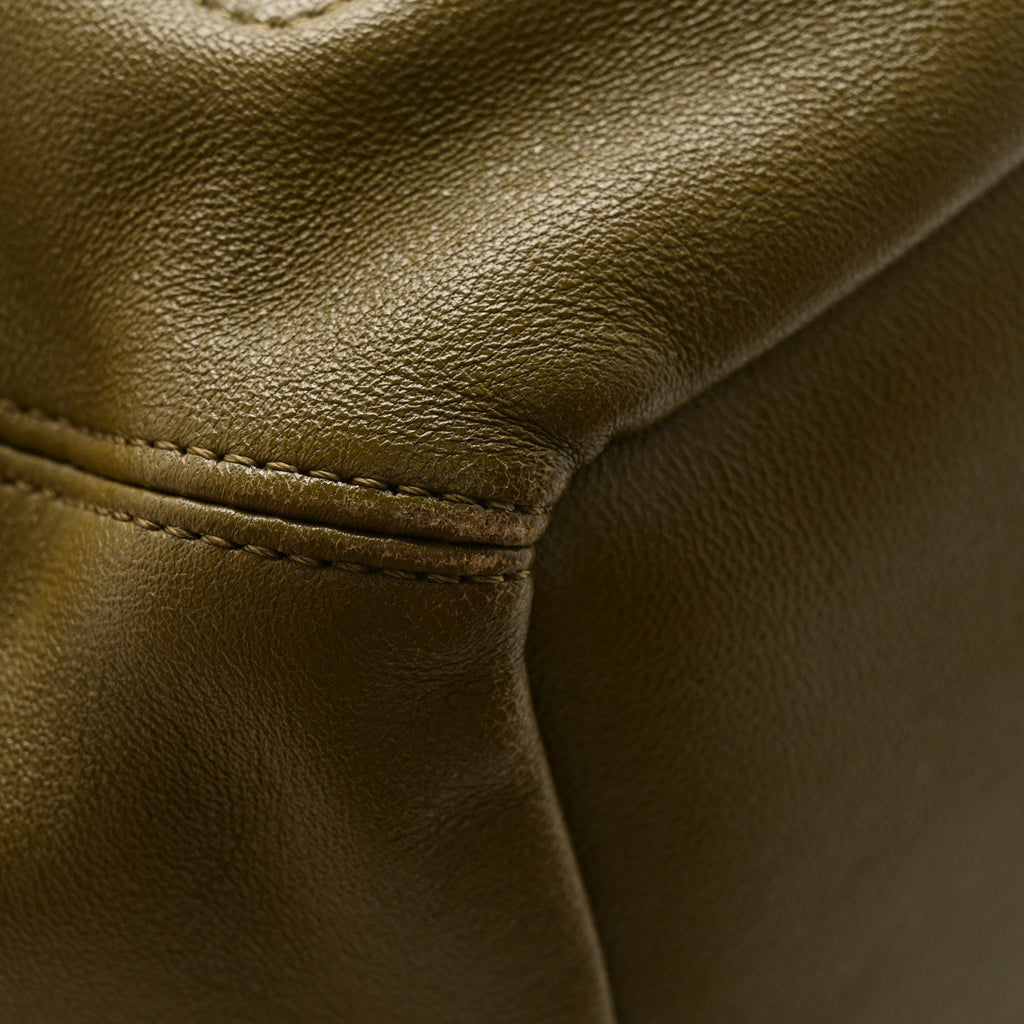 Mellow Nappa Small Squeeze Bag Olive