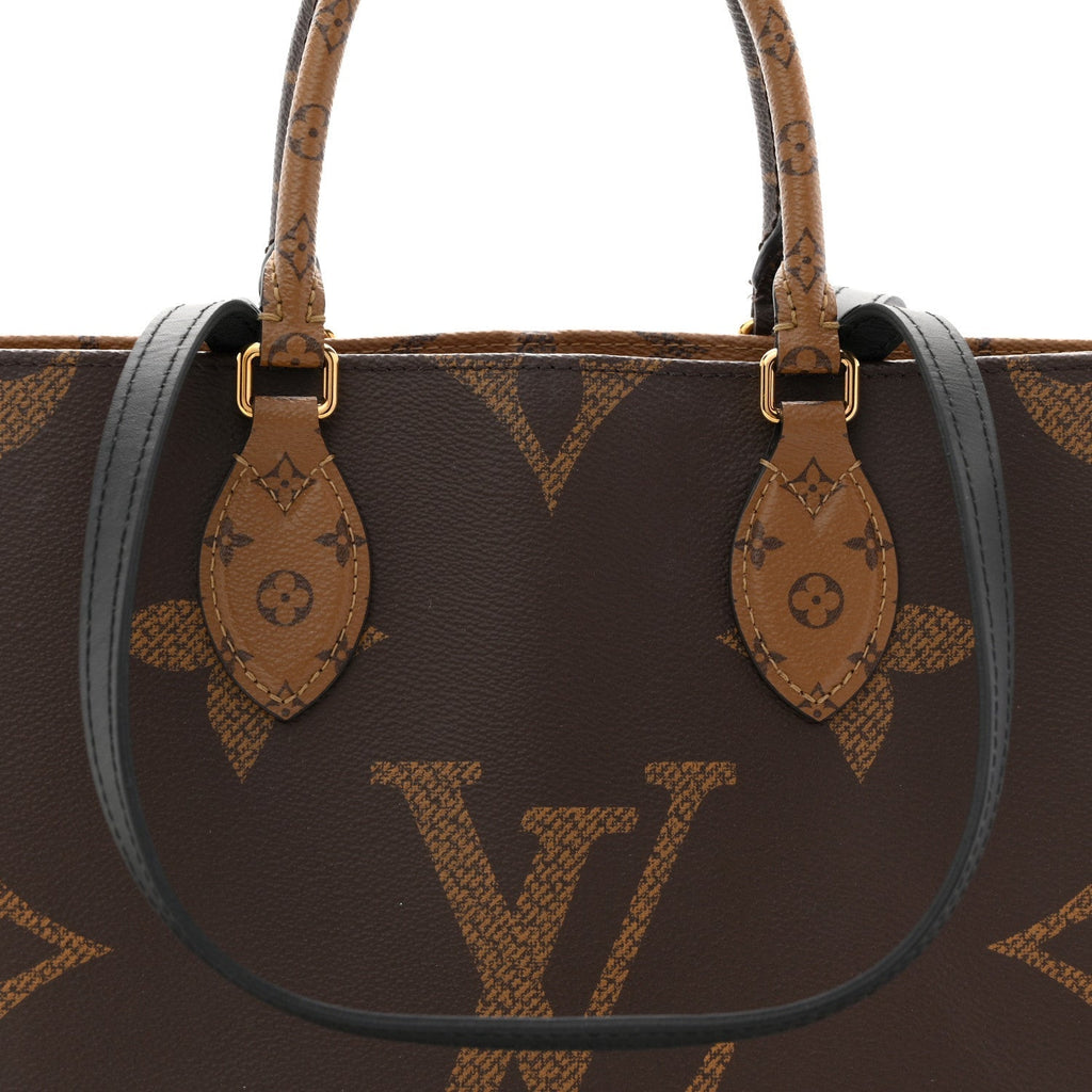 Reverse Monogram Giant Onthego MM