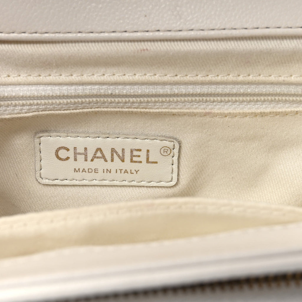 Caviar Quilted Medium Business Affinity Flap White