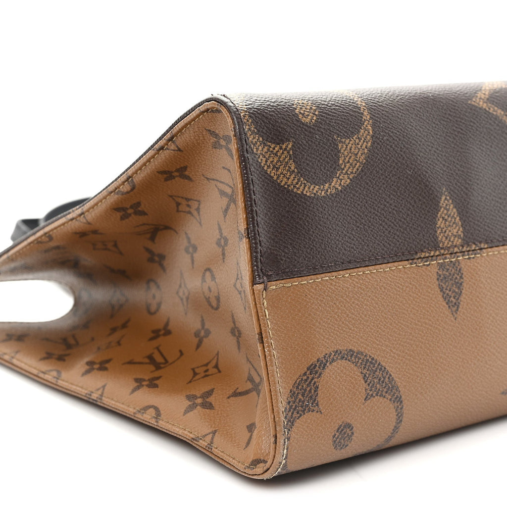 Reverse Monogram Giant Onthego MM