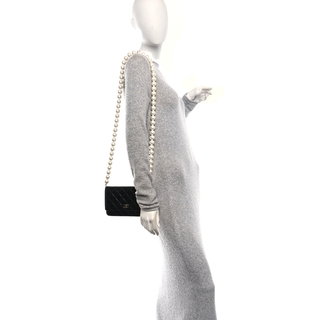 Calfskin Quilted Maxi Pearl Wallet On Chain WOC Black