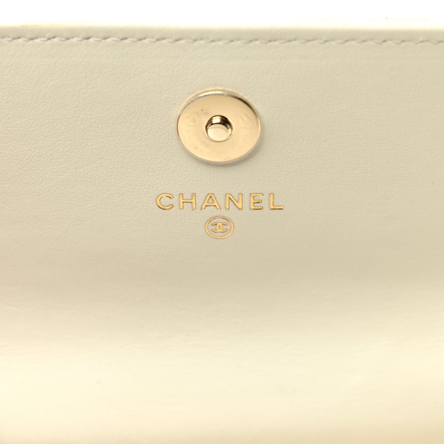 Calfskin Quilted Mini Maxi Pearls Wallet On Chain WOC White