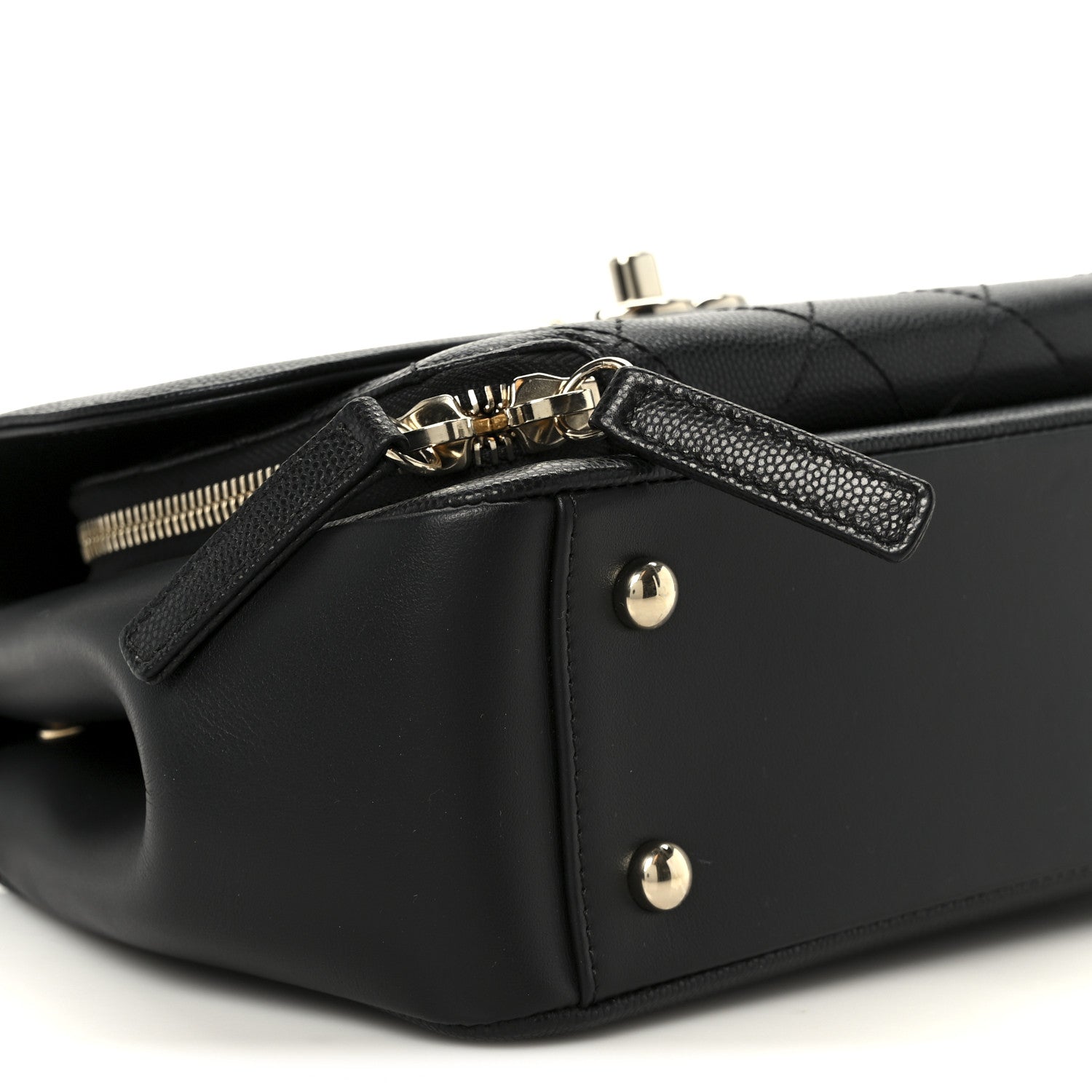 Caviar Quilted Medium Business Affinity Flap Black