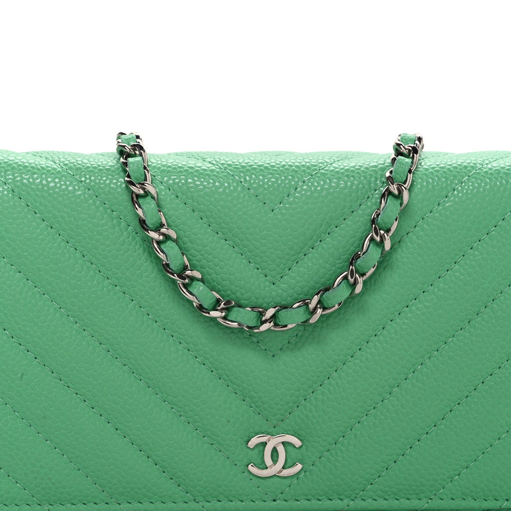 Caviar Chevron Quilted Wallet On Chain WOC Green