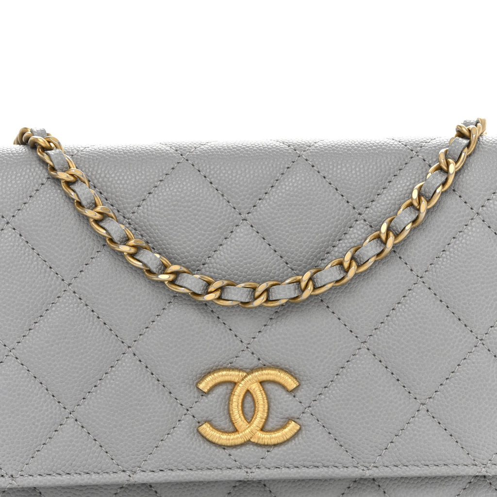 Caviar Quilted Textured CC Wallet On Chain WOC Grey