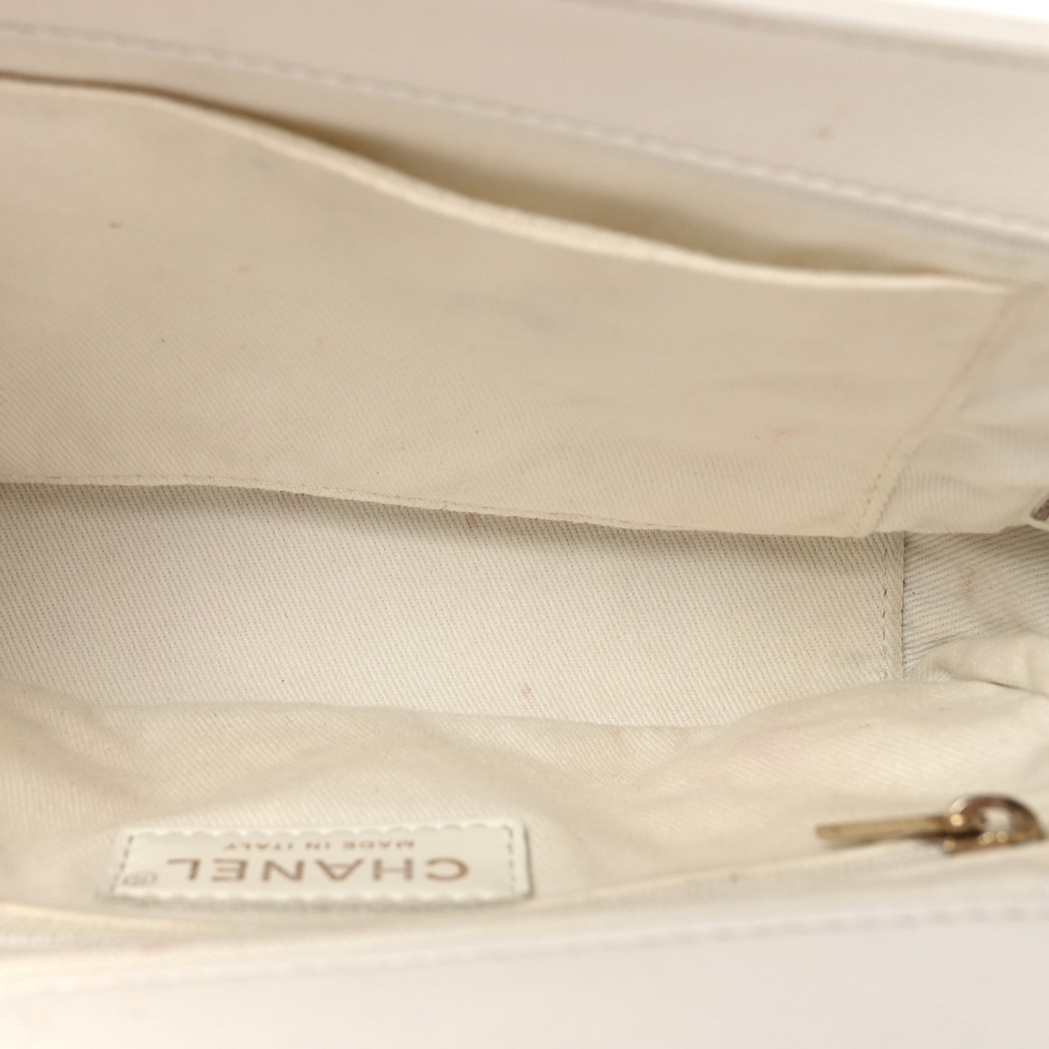 Caviar Quilted Medium Business Affinity Flap White