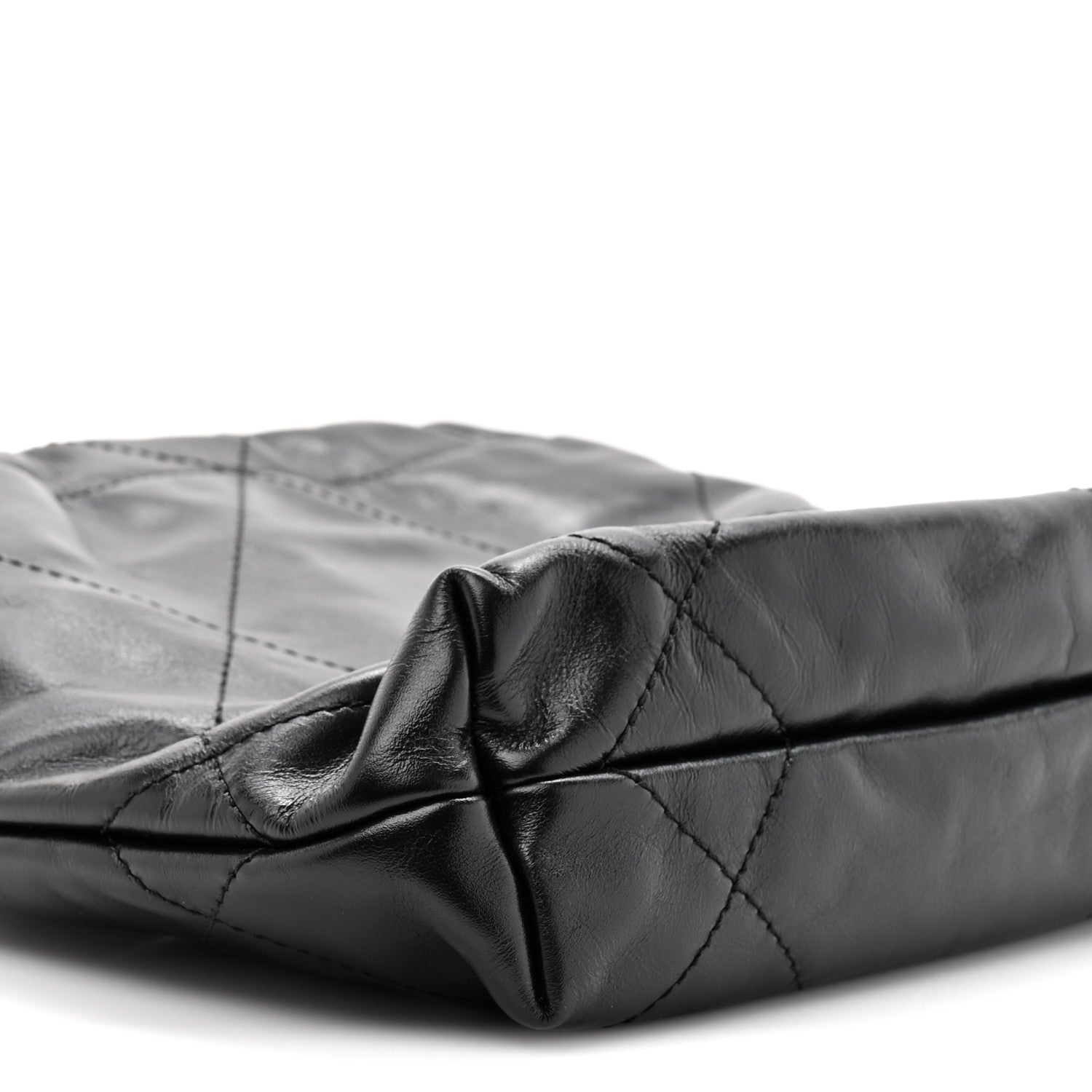 Shiny Calfskin Quilted Pearl CC Chain Mini Chanel 22 Black