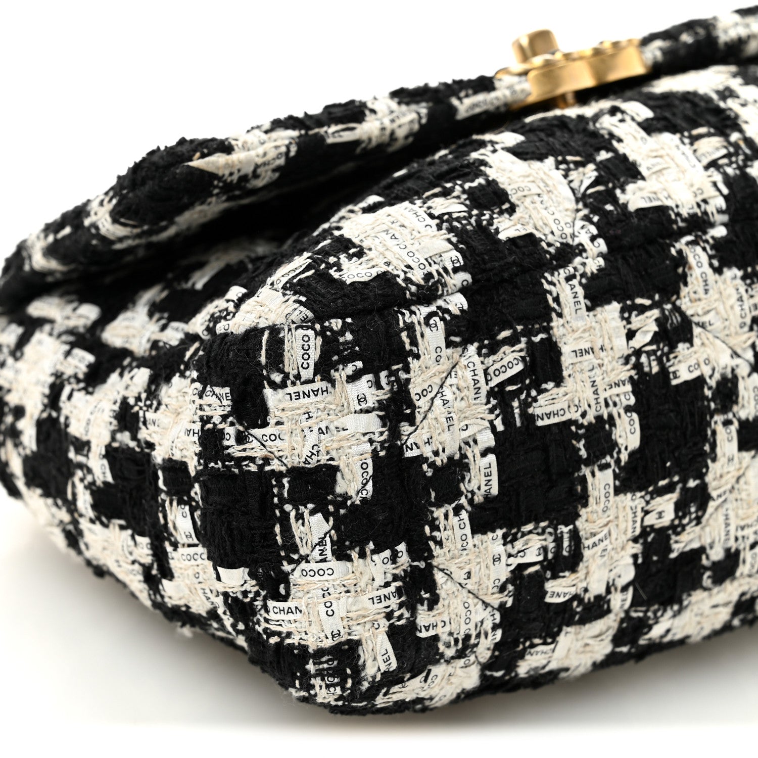 Tweed Quilted Medium Chanel 19 Flap Black Ecru White