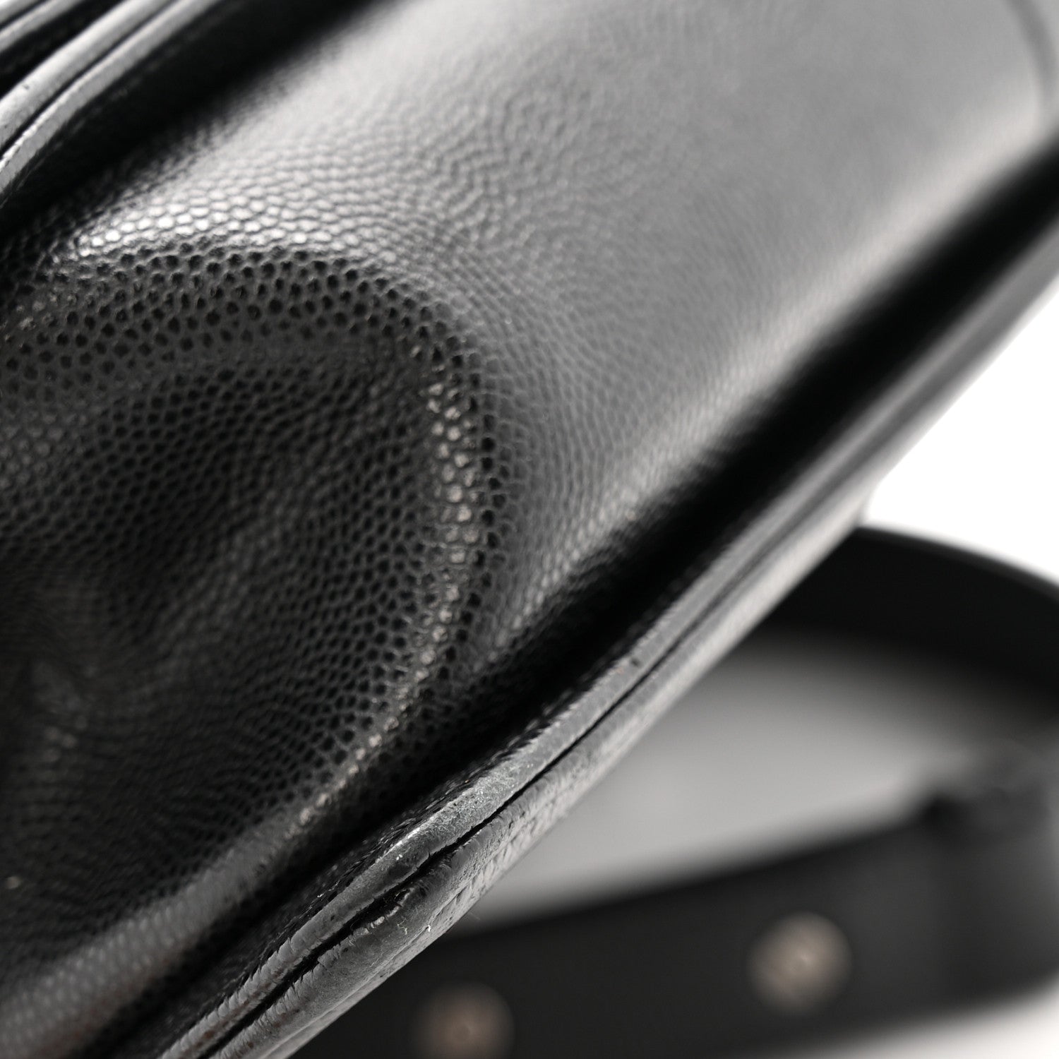 Caviar Quilted Medium Boy Flap Black