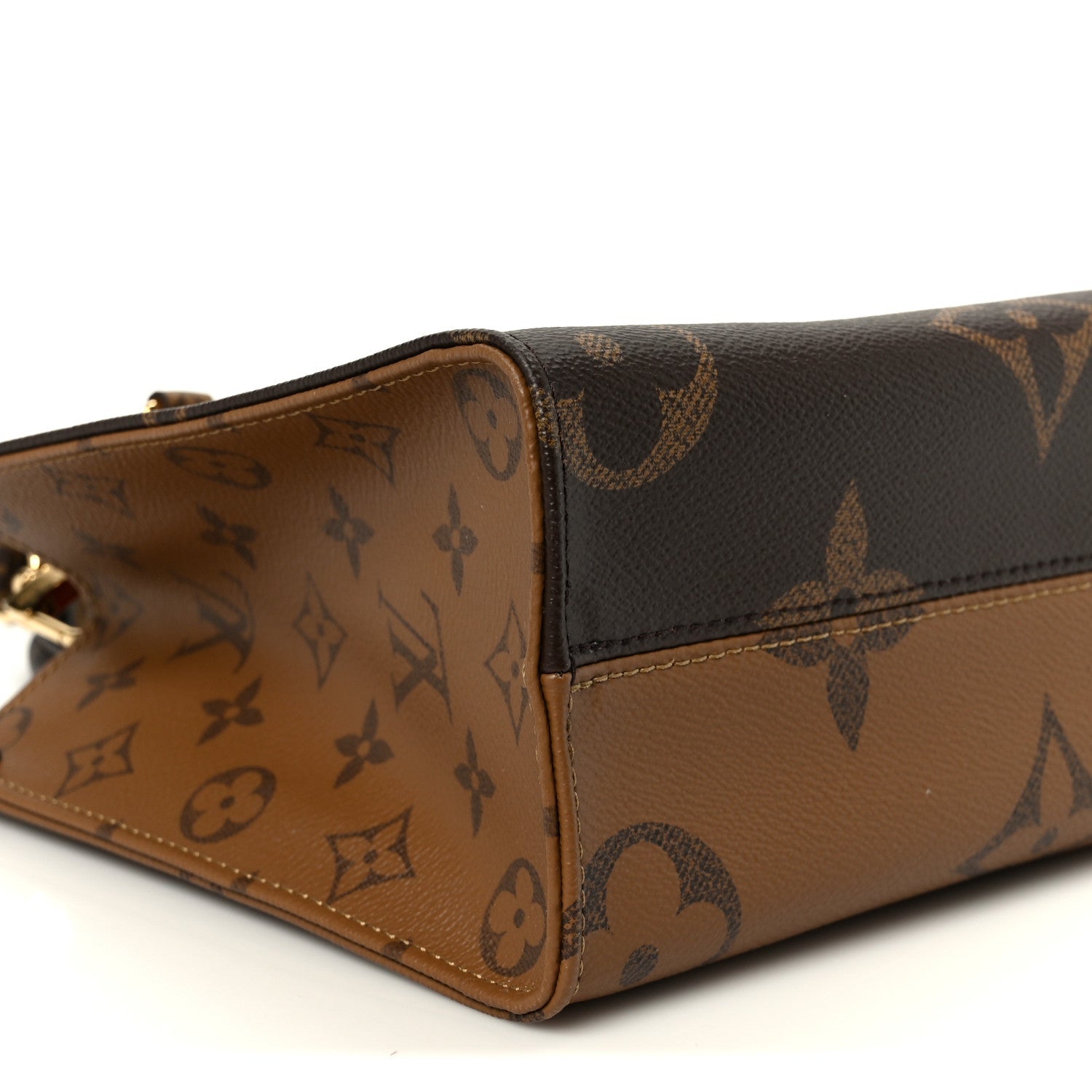 Reverse Monogram Giant Onthego PM