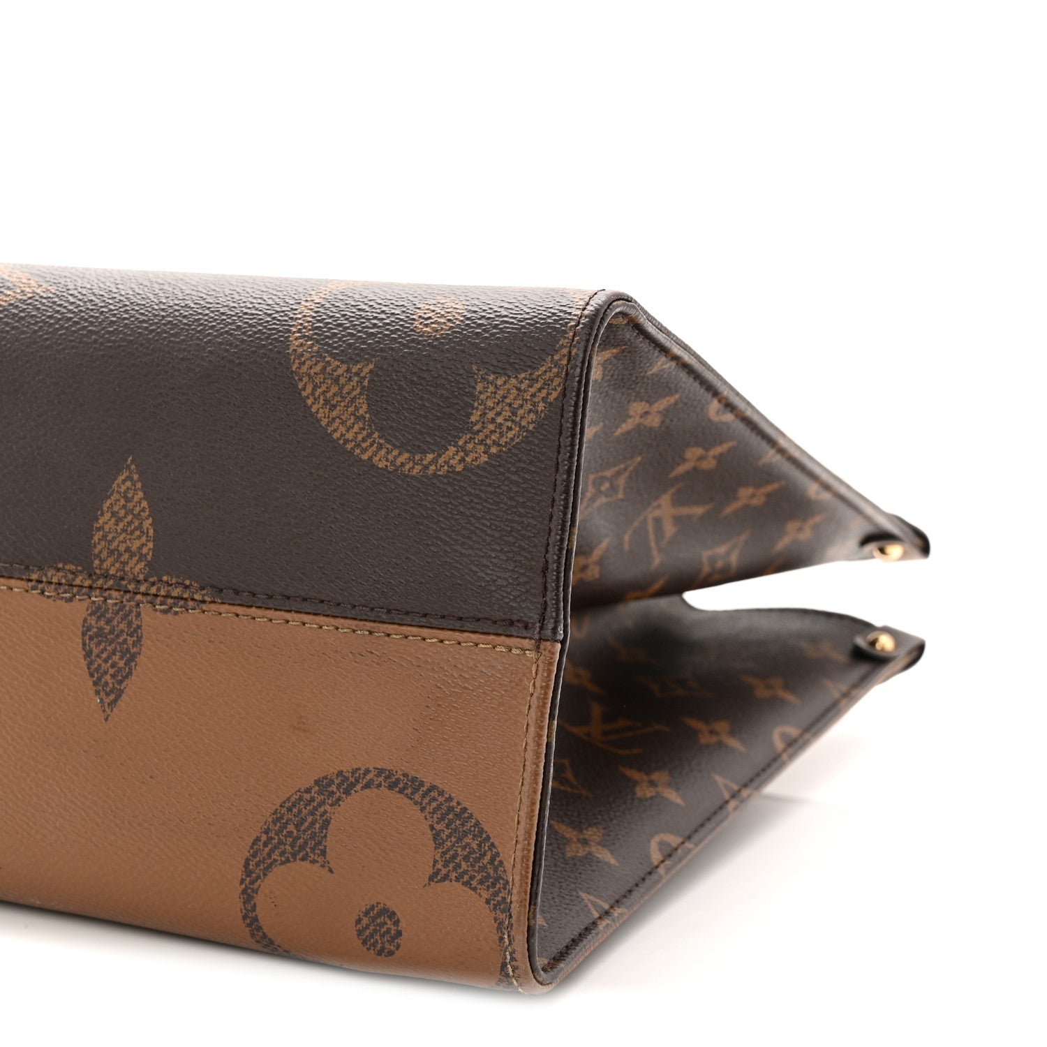Reverse Monogram Giant Onthego MM