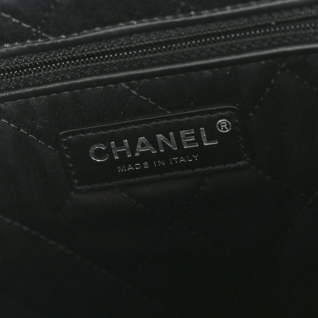 Shiny Calfskin Quilted Chanel 22 Black
