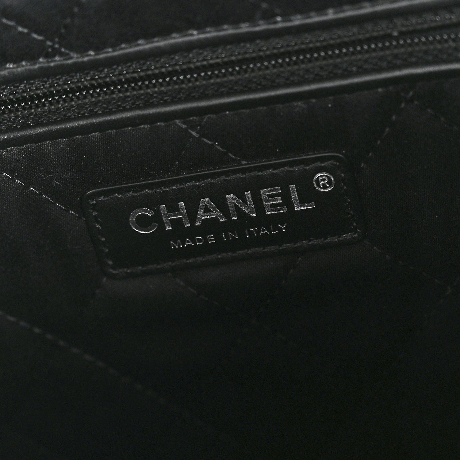Shiny Calfskin Quilted Chanel 22 Black