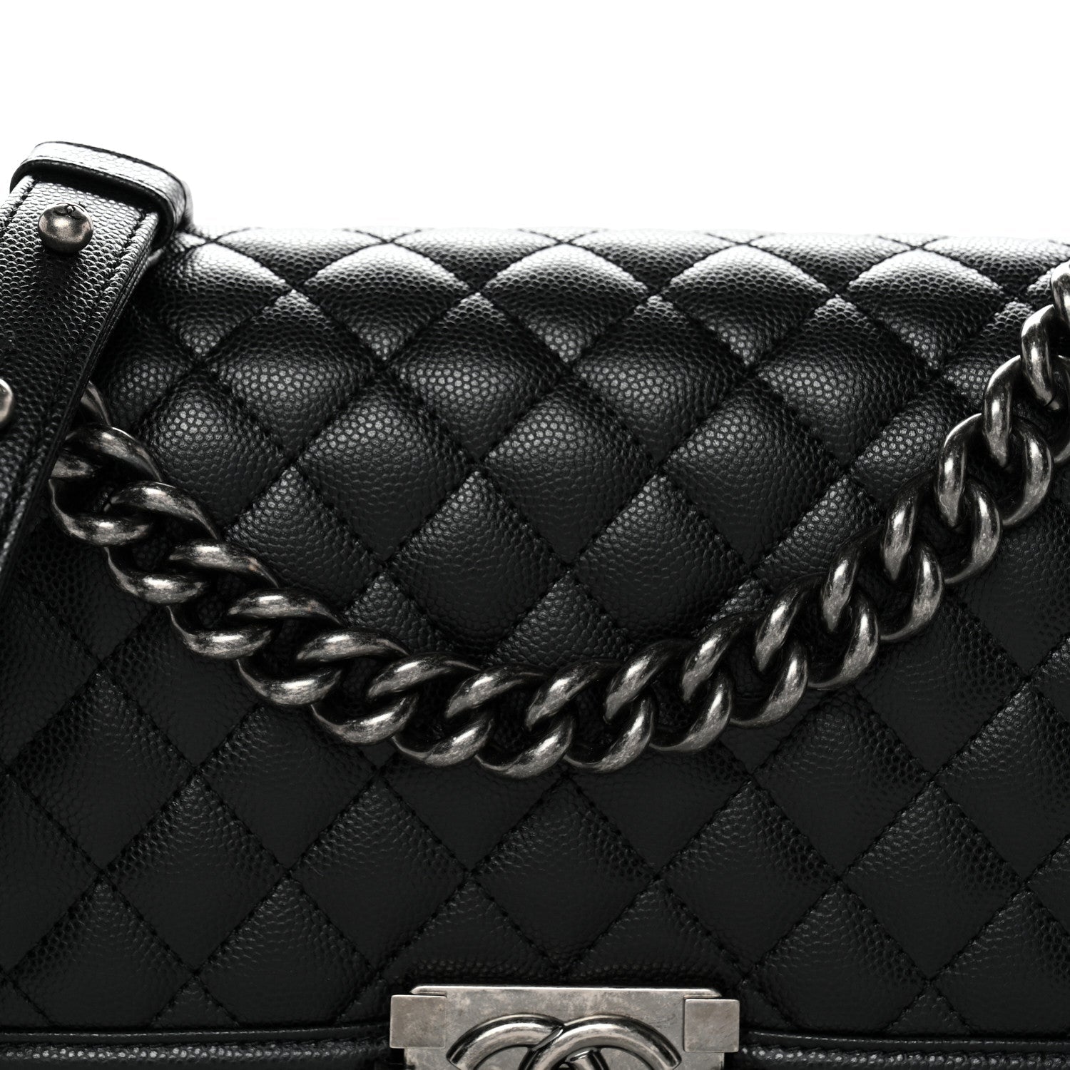 Caviar Quilted Medium Boy Flap Black