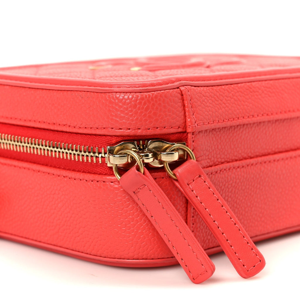 Caviar Quilted Small CC Filigree Vanity Case Red