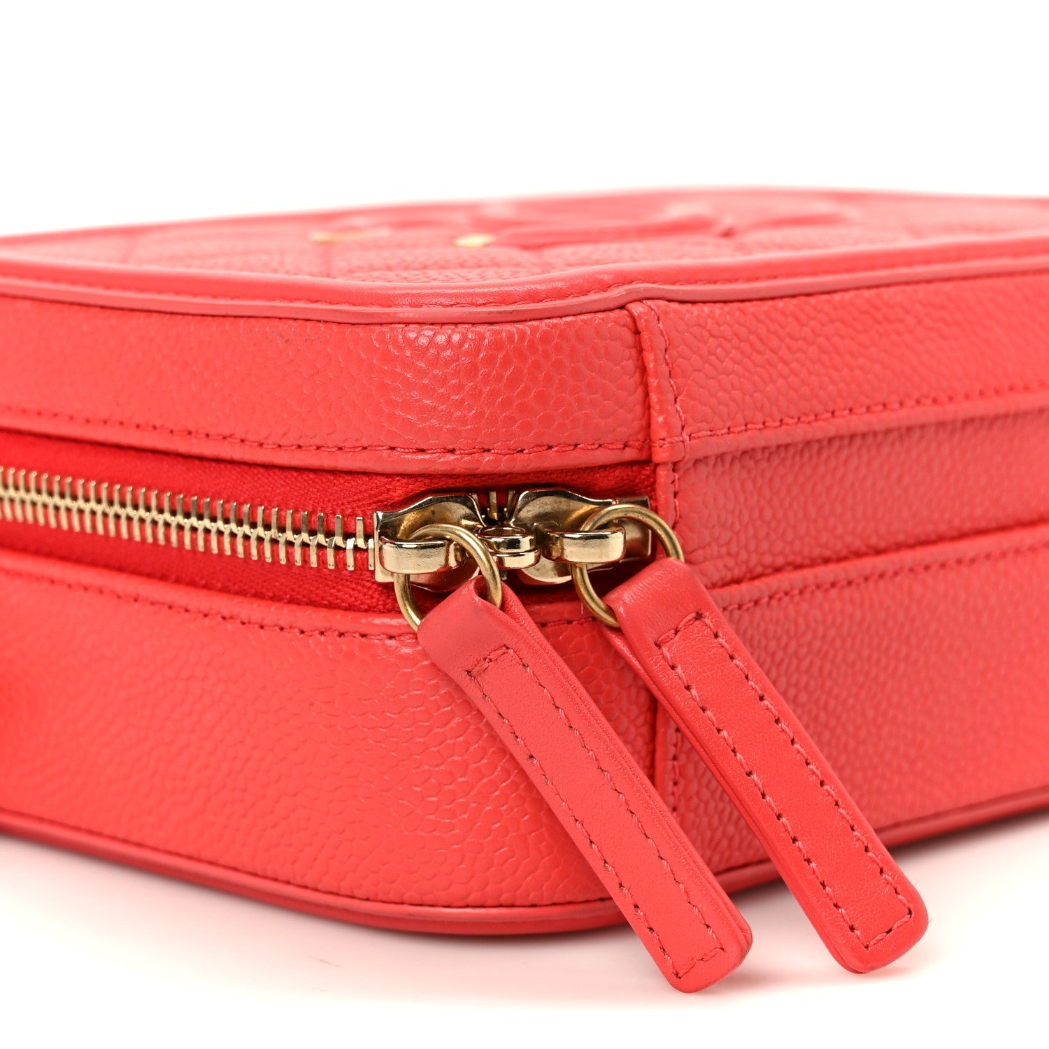 Caviar Quilted Small CC Filigree Vanity Case Red