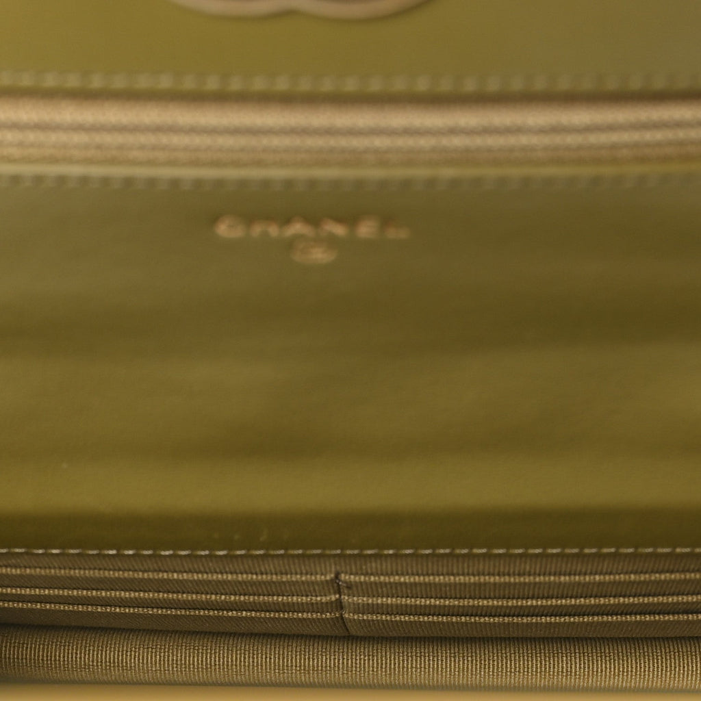 Lambskin Quilted Chanel 19 Wallet On Chain WOC Green