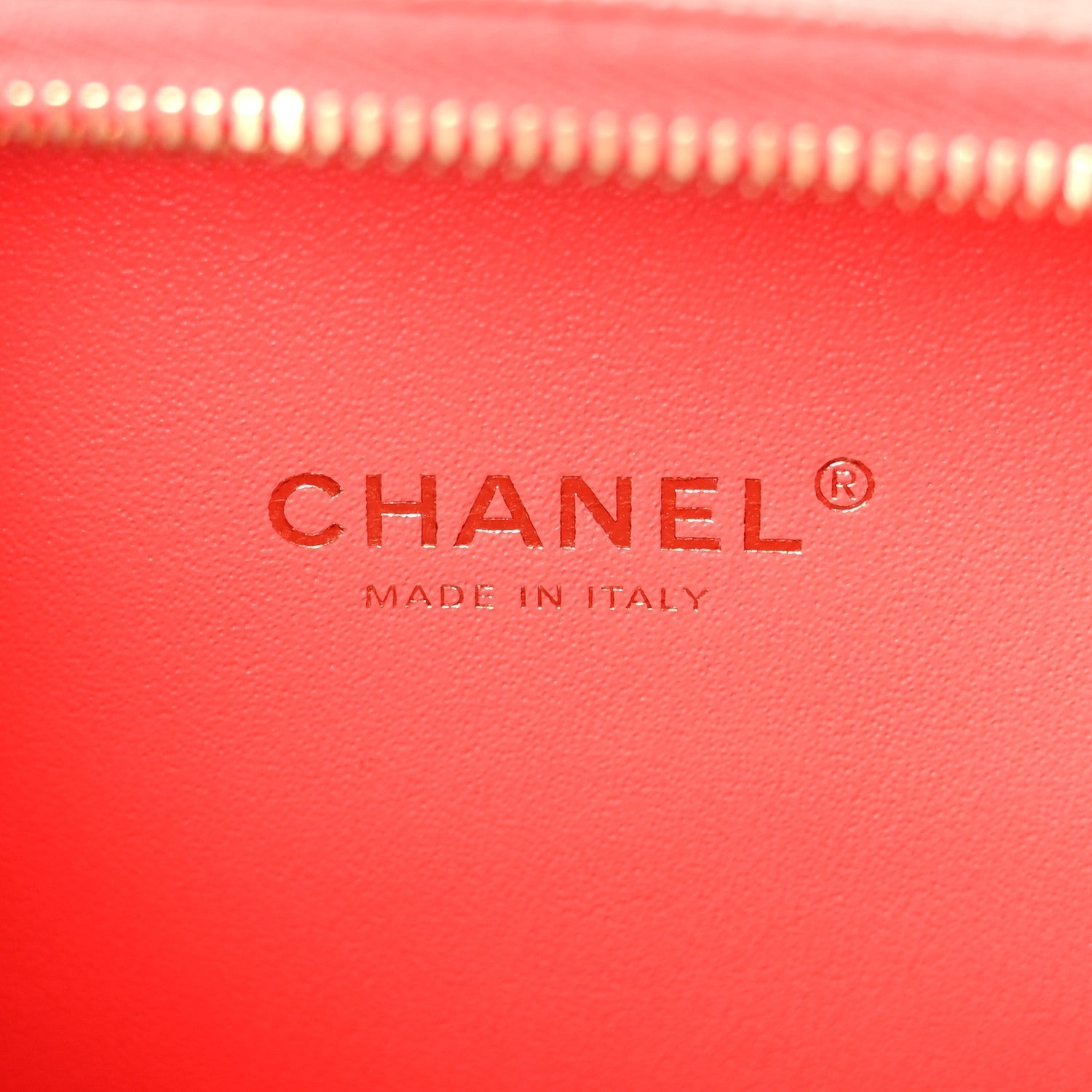 Caviar Quilted Small CC Filigree Vanity Case Red